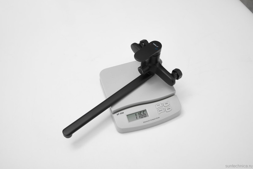 Смеситель с длинным изливом для ванны BELZ B713 B22713-7 черный