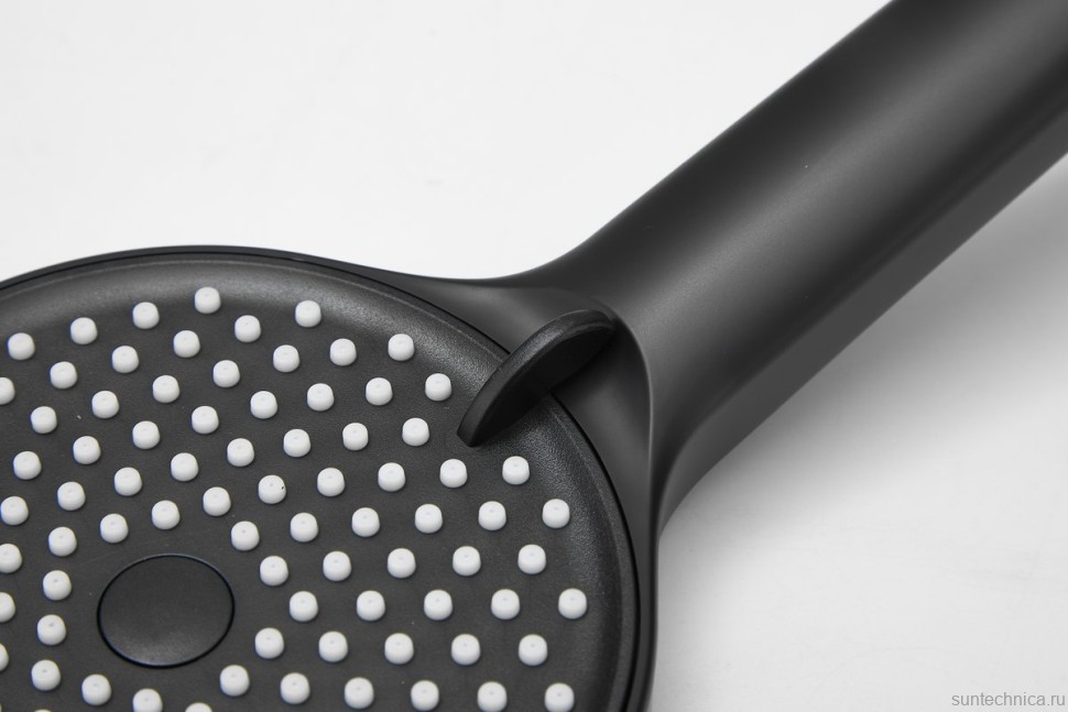 Смеситель с длинным изливом для ванны BELZ B713 B22713-7 черный