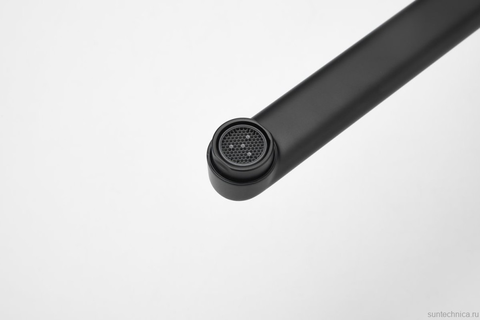 Смеситель с длинным изливом для ванны BELZ B713 B22713-7 черный