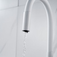 Смеситель для кухни Shevanik S668C с гибким изливом, белый