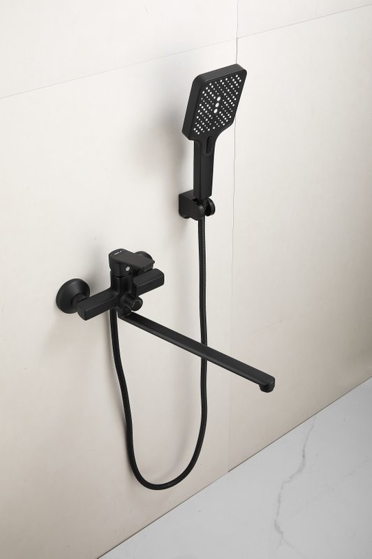 Смеситель с длинным изливом для ванны BELZ B715 B22715-7 черный