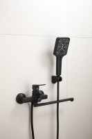 Смеситель с длинным изливом для ванны BELZ B715 B22715-7 черный Смеситель с длинным изливом для ванны BELZ B715 B22715-7 черный