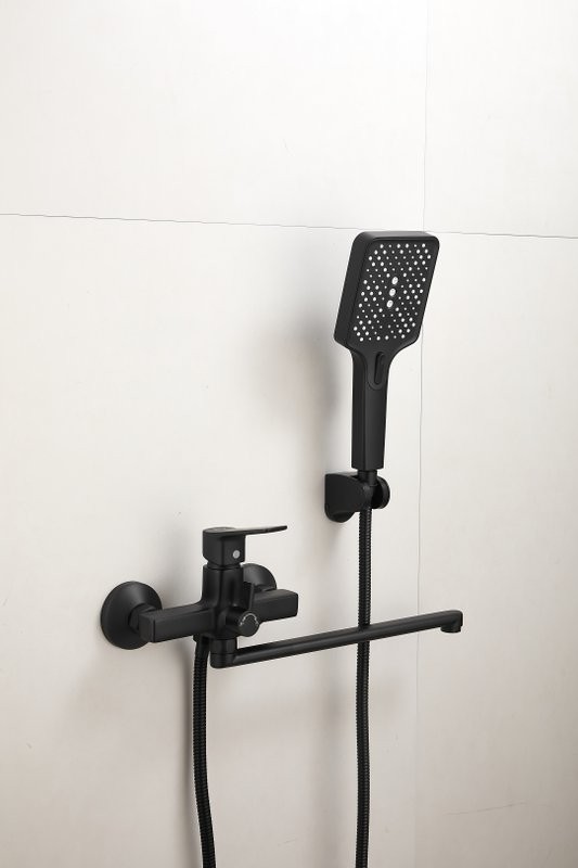 Смеситель с длинным изливом для ванны BELZ B715 B22715-7 черный