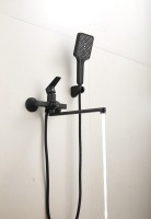 Смеситель с длинным изливом для ванны BELZ B715 B22715-7 черный Смеситель с длинным изливом для ванны BELZ B715 B22715-7 черный