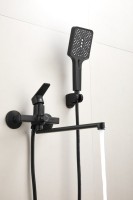 Смеситель с длинным изливом для ванны BELZ B715 B22715-7 черный Смеситель с длинным изливом для ванны BELZ B715 B22715-7 черный