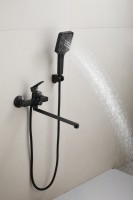 Смеситель с длинным изливом для ванны BELZ B715 B22715-7 черный Смеситель с длинным изливом для ванны BELZ B715 B22715-7 черный