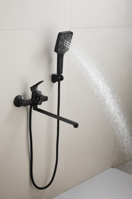 Смеситель с длинным изливом для ванны BELZ B715 B22715-7 черный