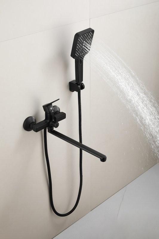 Смеситель с длинным изливом для ванны BELZ B715 B22715-7 черный