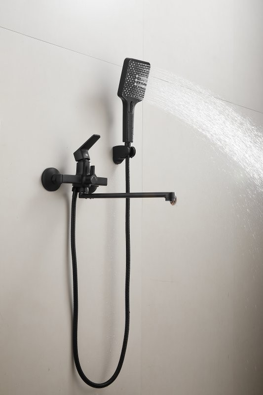 Смеситель с длинным изливом для ванны BELZ B715 B22715-7 черный