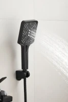 Смеситель с длинным изливом для ванны BELZ B715 B22715-7 черный Смеситель с длинным изливом для ванны BELZ B715 B22715-7 черный