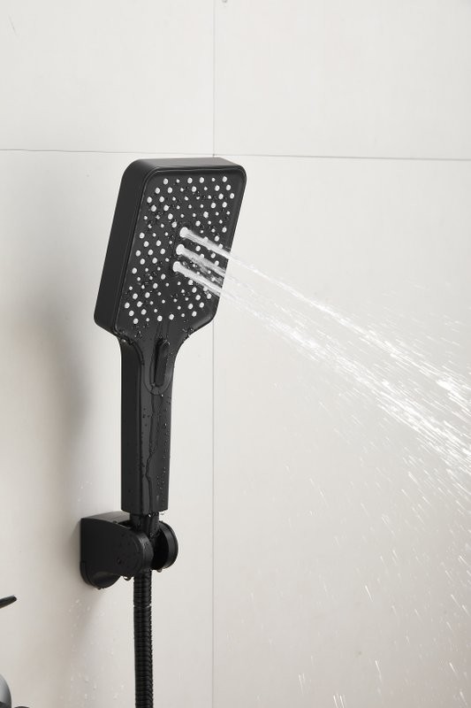 Смеситель с длинным изливом для ванны BELZ B715 B22715-7 черный