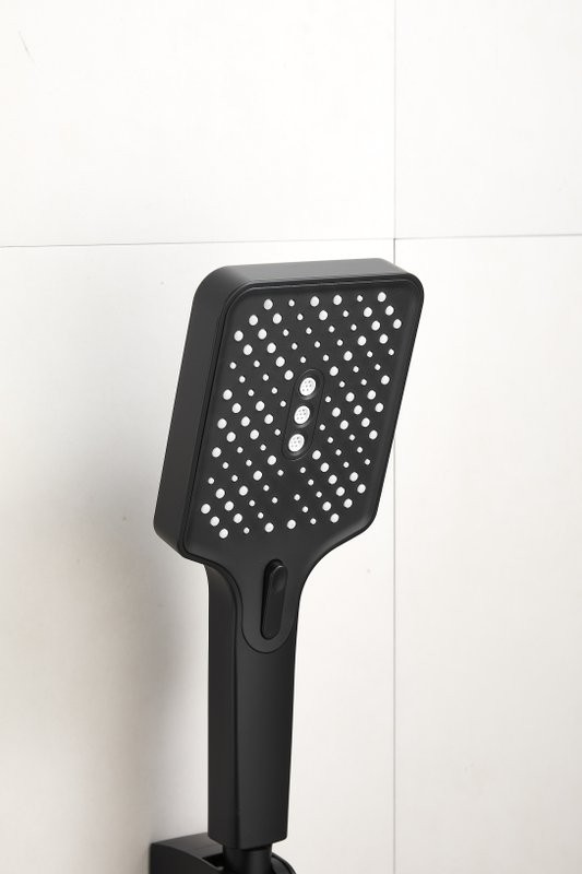 Смеситель с длинным изливом для ванны BELZ B715 B22715-7 черный