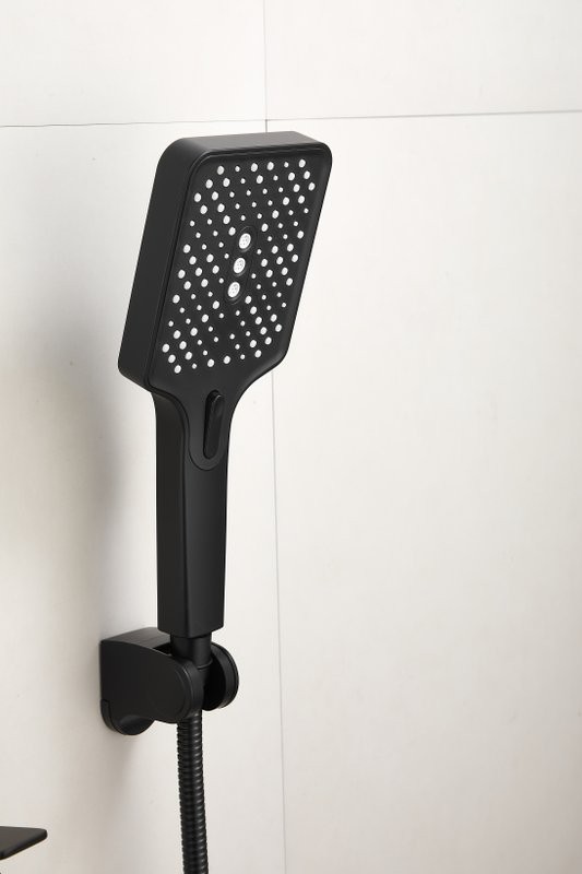 Смеситель с длинным изливом для ванны BELZ B715 B22715-7 черный