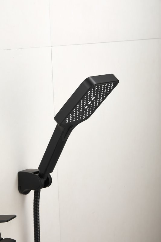 Смеситель с длинным изливом для ванны BELZ B715 B22715-7 черный