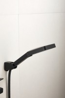 Смеситель с длинным изливом для ванны BELZ B715 B22715-7 черный Смеситель с длинным изливом для ванны BELZ B715 B22715-7 черный