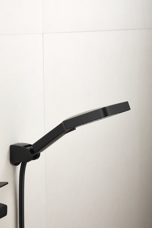 Смеситель с длинным изливом для ванны BELZ B715 B22715-7 черный