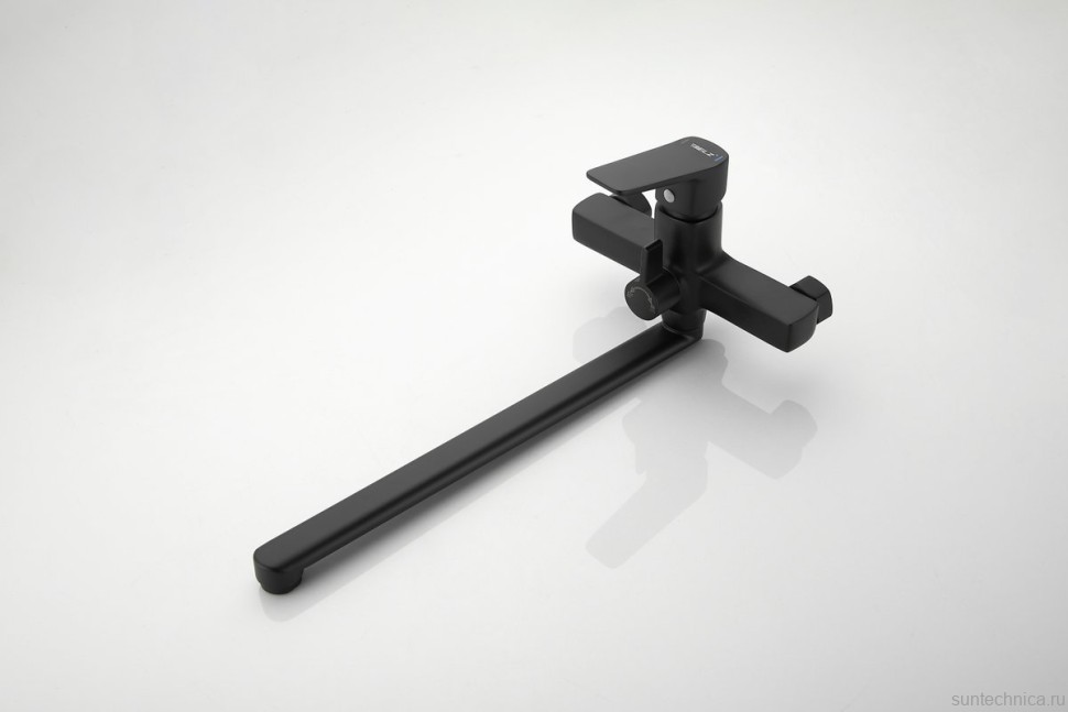 Смеситель с длинным изливом для ванны BELZ B715 B22715-7 черный