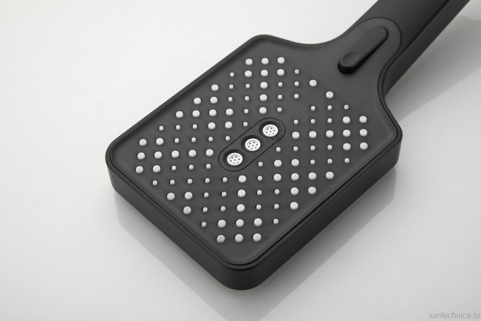 Смеситель с длинным изливом для ванны BELZ B715 B22715-7 черный