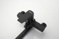 Смеситель с длинным изливом для ванны BELZ B715 B22715-7 черный Смеситель с длинным изливом для ванны BELZ B715 B22715-7 черный