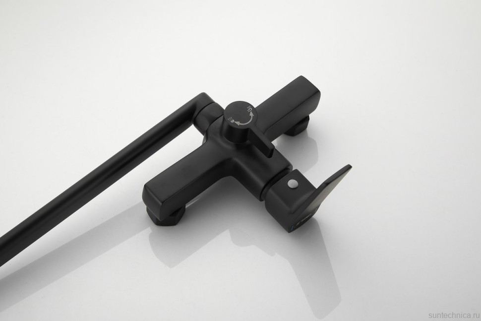 Смеситель с длинным изливом для ванны BELZ B715 B22715-7 черный