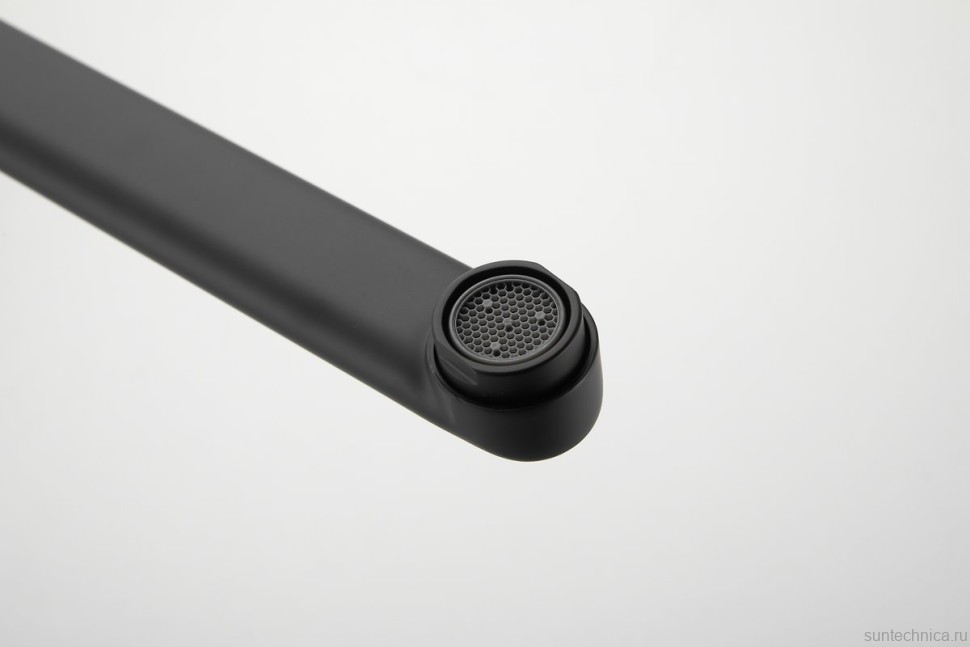 Смеситель с длинным изливом для ванны BELZ B715 B22715-7 черный