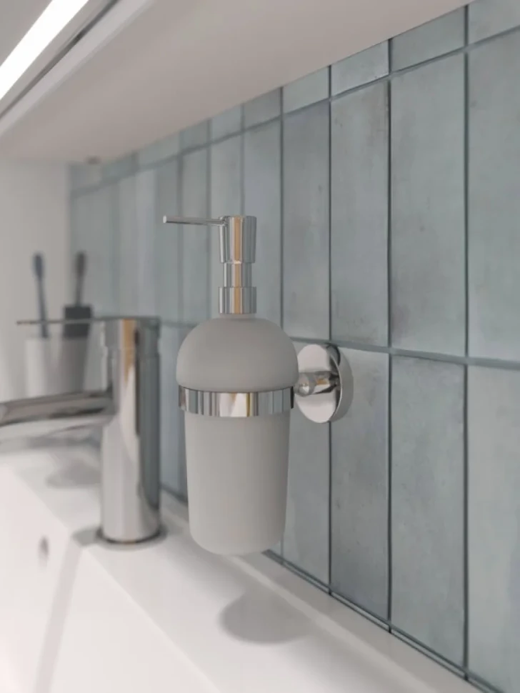 Дозатор для жидкого мыла DEKOR BANYO Alina A40 5012 настенный, хром