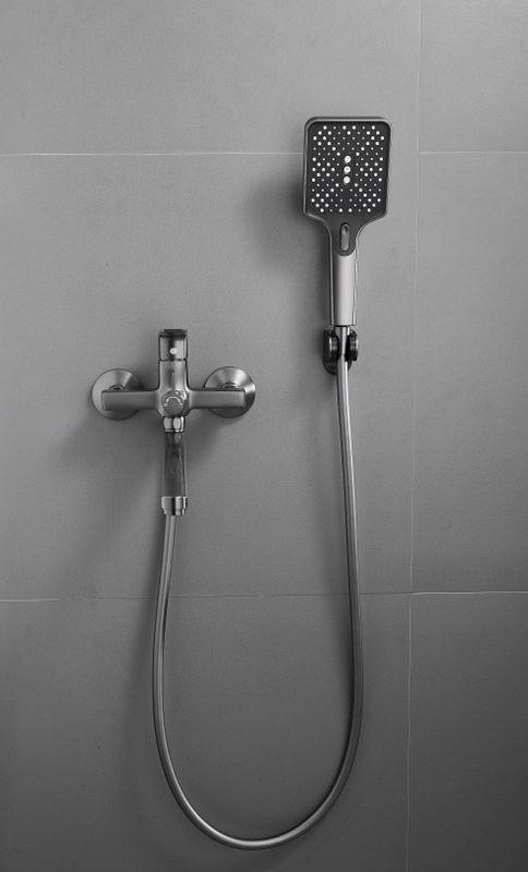 Смеситель с длинным изливом для ванны BELZ B715 B22715-3 оружейная сталь