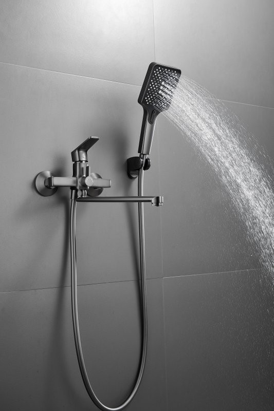 Смеситель с длинным изливом для ванны BELZ B715 B22715-3 оружейная сталь