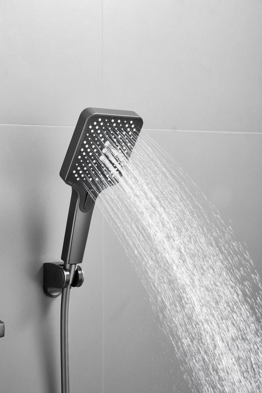 Смеситель с длинным изливом для ванны BELZ B715 B22715-3 оружейная сталь