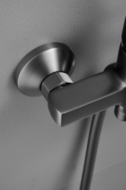 Смеситель с длинным изливом для ванны BELZ B715 B22715-3 оружейная сталь