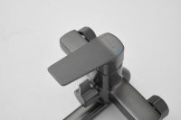 Смеситель с длинным изливом для ванны BELZ B715 B22715-3 оружейная сталь