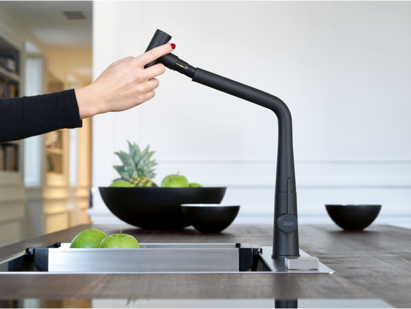 Смеситель для кухни Franke Icon Pull Out 115.0625.190 матовый черный