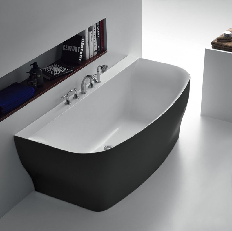 Акриловая ванна BelBagno BB74-NERO-W0 165x80 см, пристенная, черно-белая, на ножках, с донным клапаном