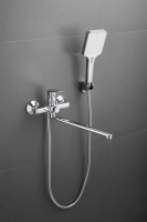 Смеситель с длинным изливом для ванны BELZ B715 B22715 хром Смеситель с длинным изливом для ванны BELZ B715 B22715 хром