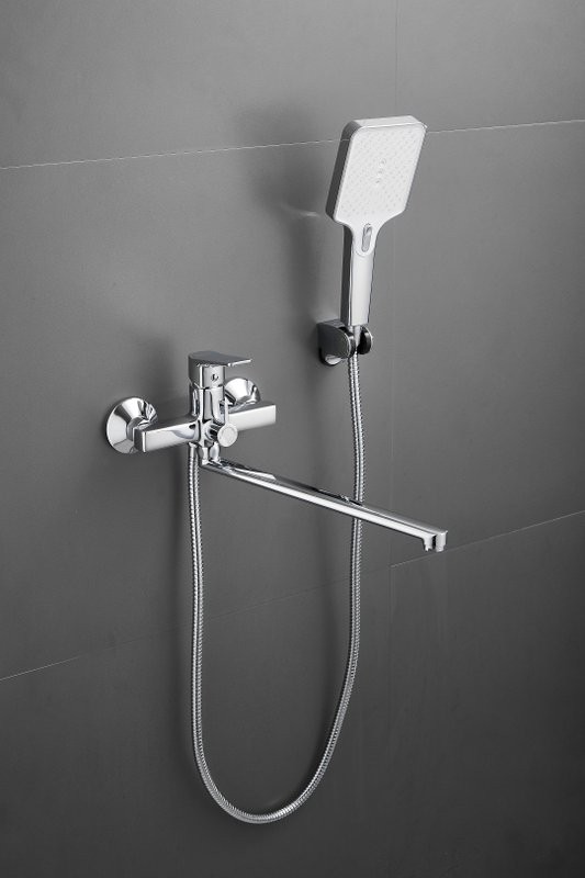 Смеситель с длинным изливом для ванны BELZ B715 B22715 хром