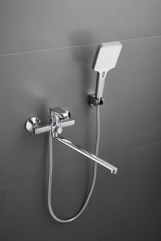 Смеситель с длинным изливом для ванны BELZ B715 B22715 хром