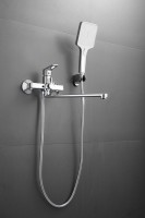 Смеситель с длинным изливом для ванны BELZ B715 B22715 хром Смеситель с длинным изливом для ванны BELZ B715 B22715 хром