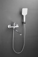 Смеситель с длинным изливом для ванны BELZ B715 B22715 хром Смеситель с длинным изливом для ванны BELZ B715 B22715 хром