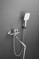 Смеситель с длинным изливом для ванны BELZ B715 B22715 хром Смеситель с длинным изливом для ванны BELZ B715 B22715 хром