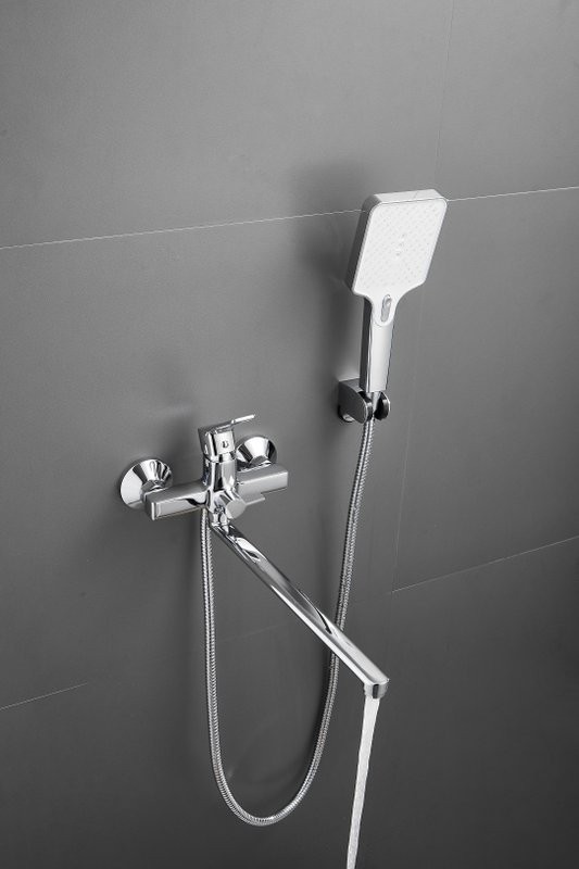 Смеситель с длинным изливом для ванны BELZ B715 B22715 хром