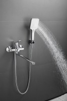 Смеситель с длинным изливом для ванны BELZ B715 B22715 хром Смеситель с длинным изливом для ванны BELZ B715 B22715 хром