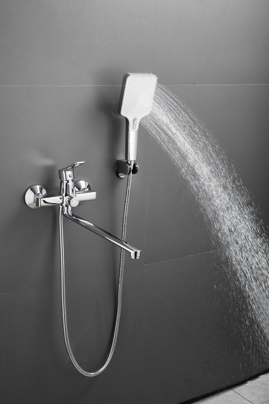 Смеситель с длинным изливом для ванны BELZ B715 B22715 хром