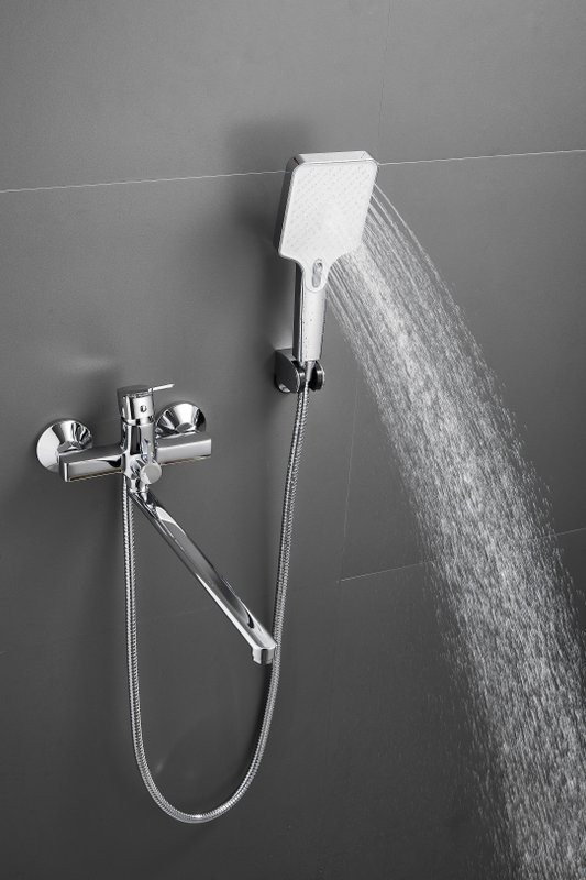 Смеситель с длинным изливом для ванны BELZ B715 B22715 хром