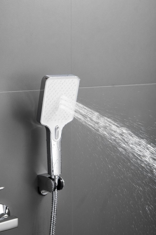 Смеситель с длинным изливом для ванны BELZ B715 B22715 хром