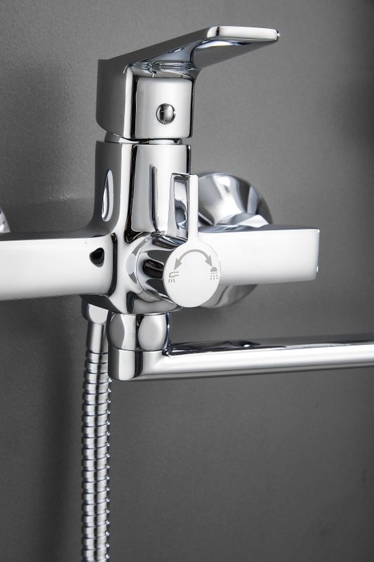 Смеситель с длинным изливом для ванны BELZ B715 B22715 хром