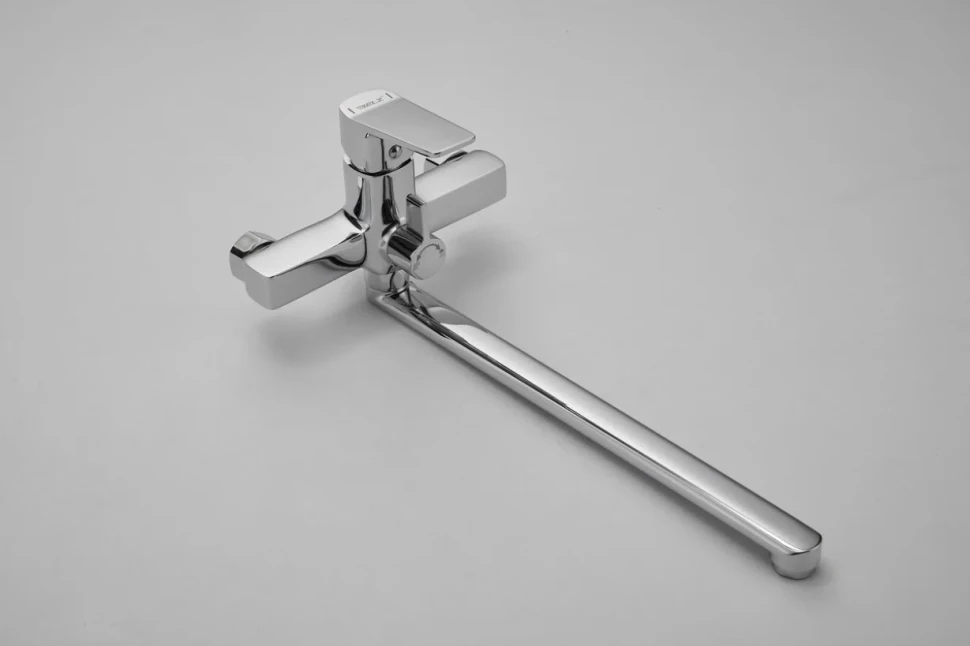 Смеситель с длинным изливом для ванны BELZ B715 B22715 хром