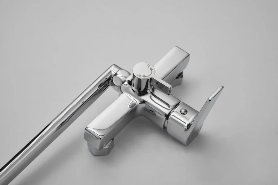 Смеситель с длинным изливом для ванны BELZ B715 B22715 хром