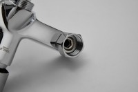 Смеситель с длинным изливом для ванны BELZ B715 B22715 хром Смеситель с длинным изливом для ванны BELZ B715 B22715 хром