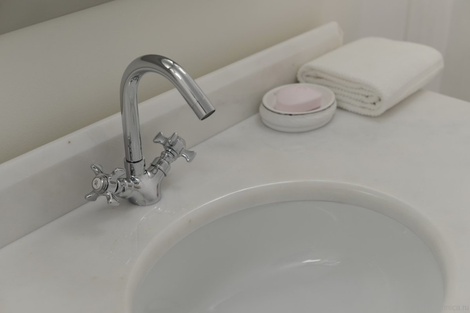 Смеситель для раковины Agger Retro-X A1701100