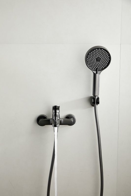 Смеситель для ванны с душем BELZ B713 B61713-3 оружейная сталь